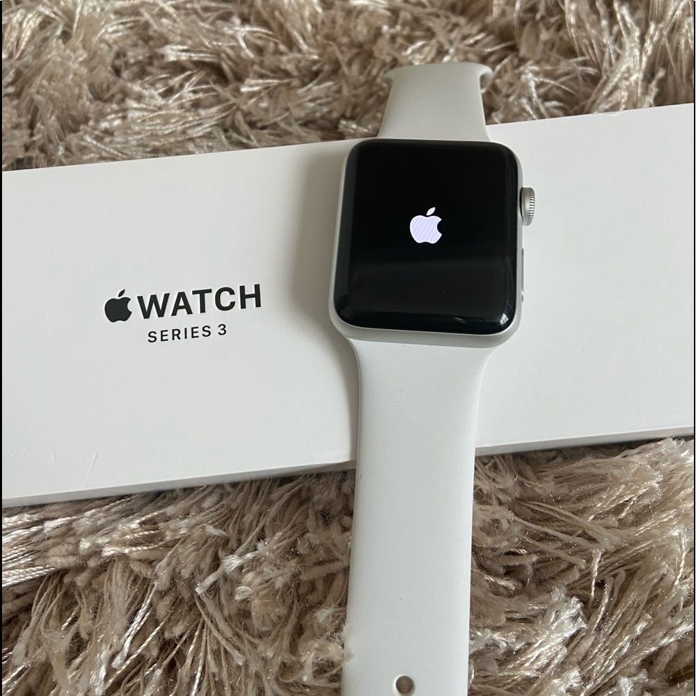Apple Watch Series 3 - 42mm - Sport Band